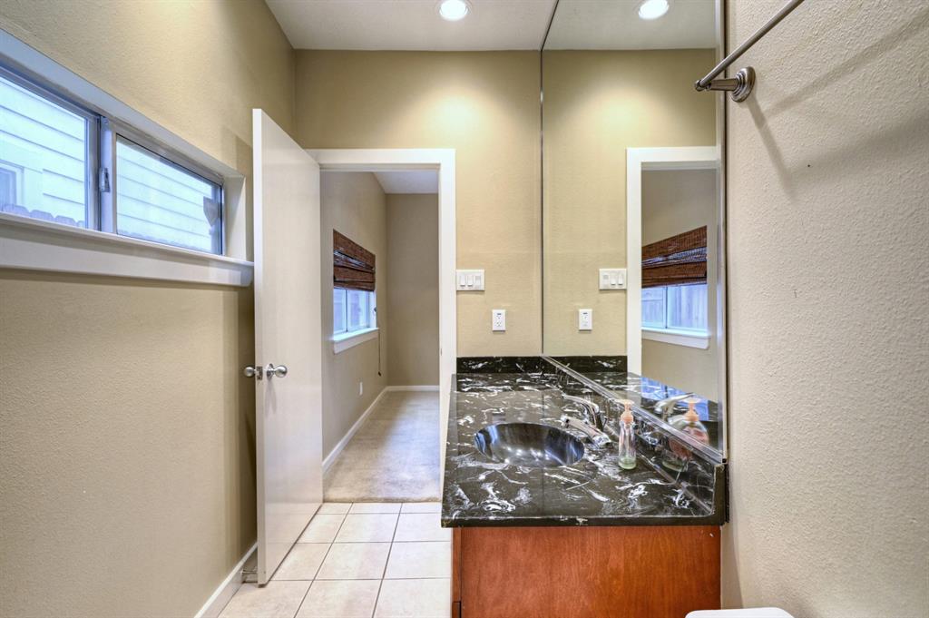 5437 3 Rose Street, Houston, Texas 77007, 2 Bedrooms Bedrooms, 6 Rooms Rooms,2 BathroomsBathrooms,Single-family,For Sale,Rose,81823003