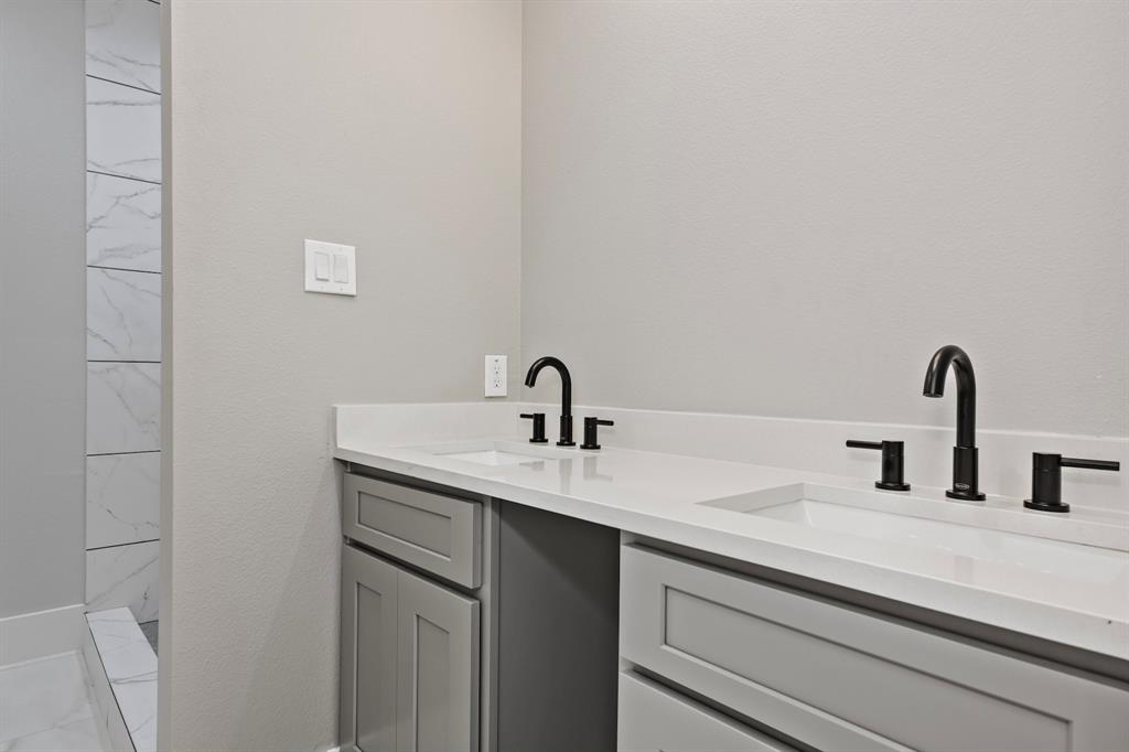 9002 2 Kelburn Drive, Houston, Texas 77016, 2 Bedrooms Bedrooms, ,2 BathroomsBathrooms,Multi-family,For Sale,Kelburn,51008335