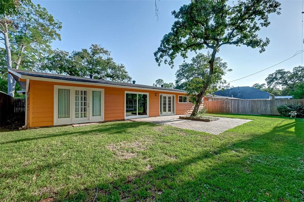 9766 1 Westview Drive, Houston, Texas 77055, 4 Bedrooms Bedrooms, 7 Rooms Rooms,2 BathroomsBathrooms,Single-family,For Sale,Westview,11566215