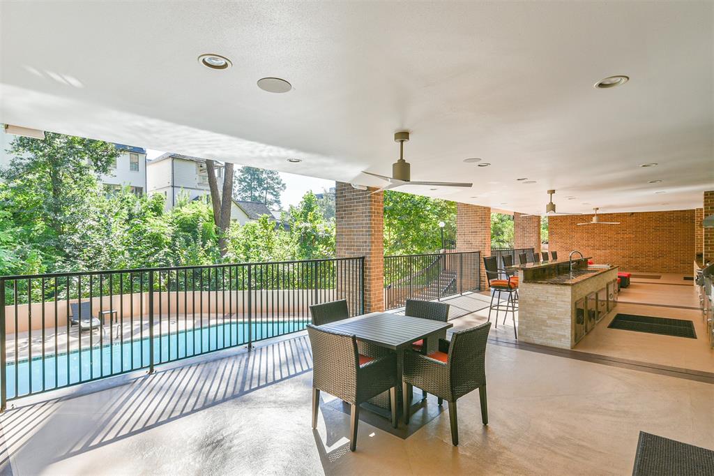 21 Briar Hollow Lane, Houston, Texas 77027, 2 Bedrooms Bedrooms, 2 Rooms Rooms,2 BathroomsBathrooms,Mid/hi-rise Condo,For Sale,BRIAR PLACE,Briar Hollow,93543240