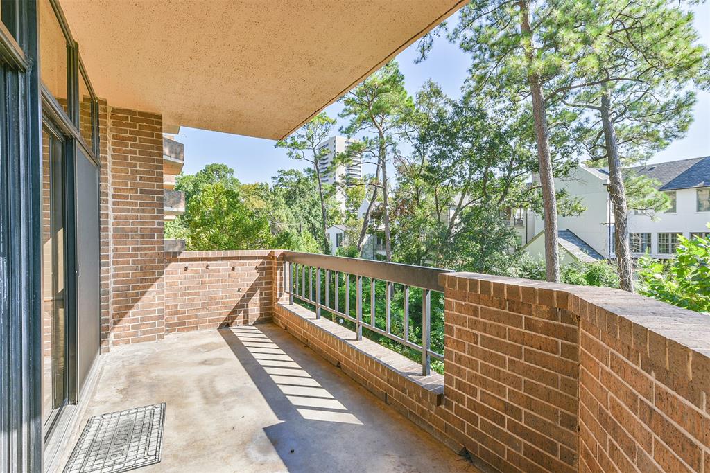 21 Briar Hollow Lane, Houston, Texas 77027, 2 Bedrooms Bedrooms, 2 Rooms Rooms,2 BathroomsBathrooms,Mid/hi-rise Condo,For Sale,BRIAR PLACE,Briar Hollow,93543240