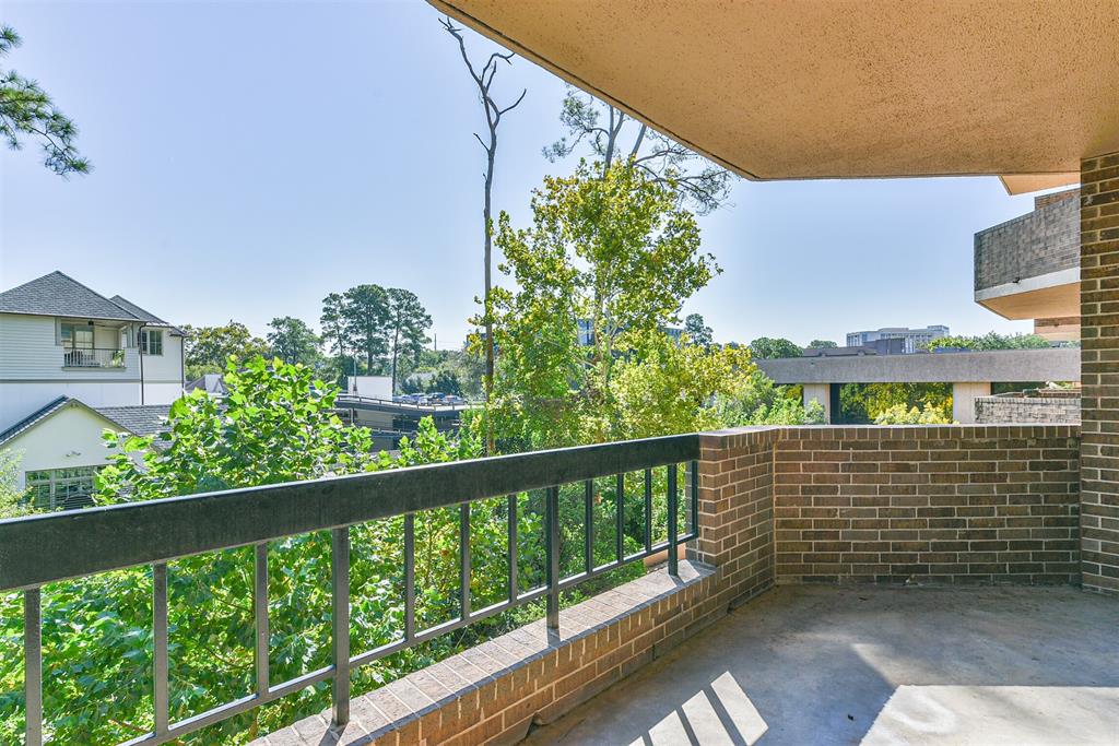 21 Briar Hollow Lane, Houston, Texas 77027, 2 Bedrooms Bedrooms, 2 Rooms Rooms,2 BathroomsBathrooms,Mid/hi-rise Condo,For Sale,BRIAR PLACE,Briar Hollow,93543240