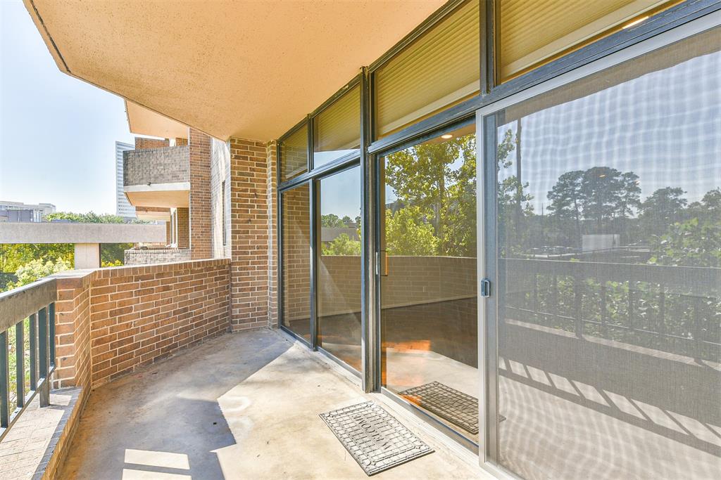 21 Briar Hollow Lane, Houston, Texas 77027, 2 Bedrooms Bedrooms, 2 Rooms Rooms,2 BathroomsBathrooms,Mid/hi-rise Condo,For Sale,BRIAR PLACE,Briar Hollow,93543240