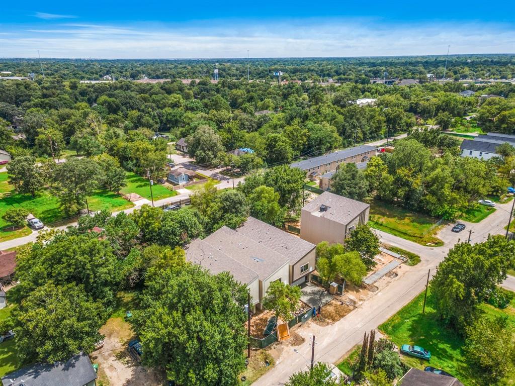 6743 2 Calhoun Road, Houston, Texas 77021, 3 Bedrooms Bedrooms, 10 Rooms Rooms,3 BathroomsBathrooms,Single-family,For Sale,Calhoun,51902795
