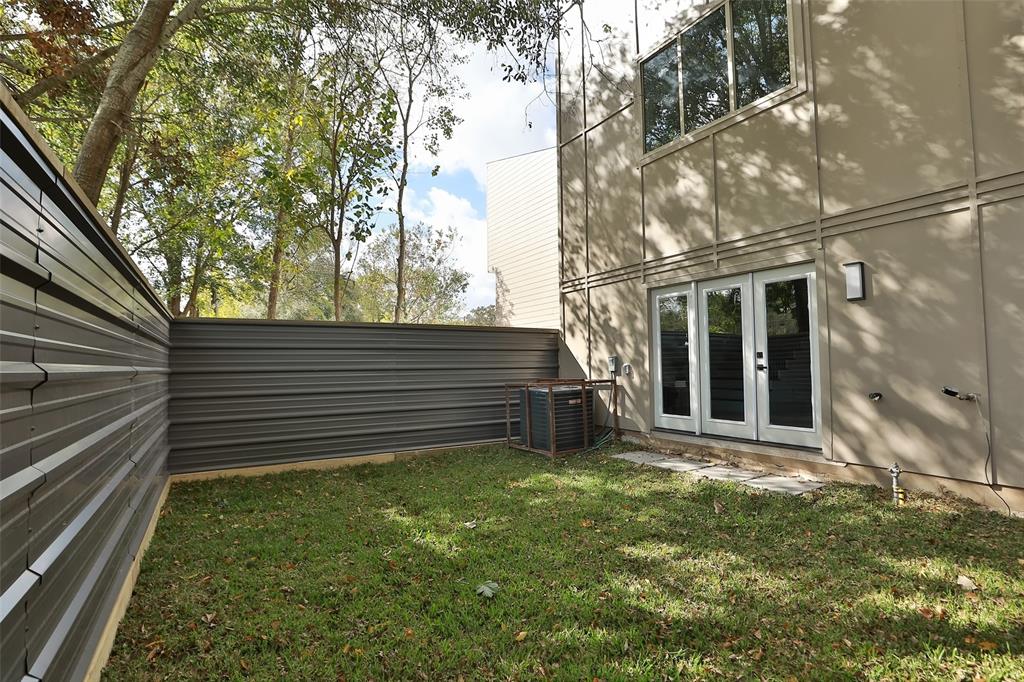 6743 2 Calhoun Road, Houston, Texas 77021, 3 Bedrooms Bedrooms, 10 Rooms Rooms,3 BathroomsBathrooms,Single-family,For Sale,Calhoun,51902795