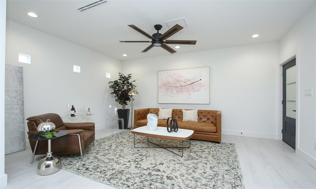 6743 2 Calhoun Road, Houston, Texas 77021, 3 Bedrooms Bedrooms, 10 Rooms Rooms,3 BathroomsBathrooms,Single-family,For Sale,Calhoun,51902795