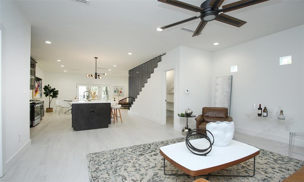 6743 2 Calhoun Road, Houston, Texas 77021, 3 Bedrooms Bedrooms, 10 Rooms Rooms,3 BathroomsBathrooms,Single-family,For Sale,Calhoun,51902795
