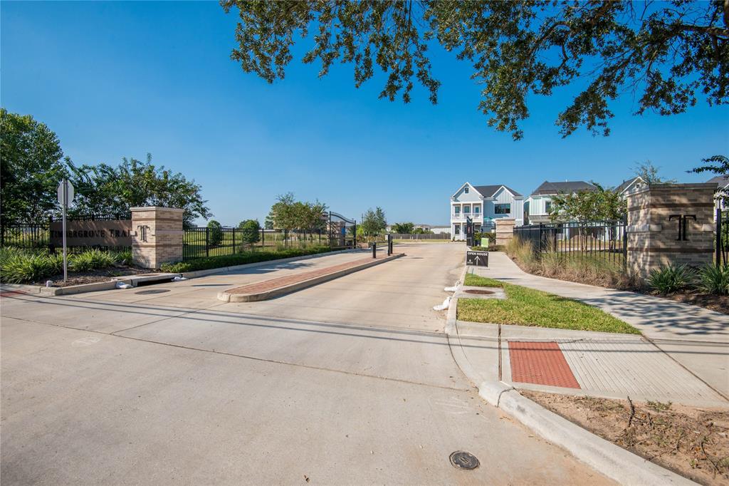 3506 2 Huntsford Drive, Houston, Texas 77008, 4 Bedrooms Bedrooms, 9 Rooms Rooms,3 BathroomsBathrooms,Single-family,For Sale,Huntsford,65041849