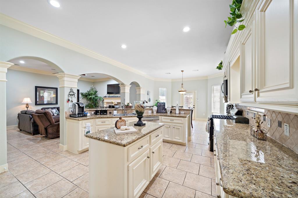 824 2 Magnolia Boulevard, New Caney, Texas 77357, 5 Bedrooms Bedrooms, 13 Rooms Rooms,3 BathroomsBathrooms,Single-family,For Sale,Magnolia,78848721