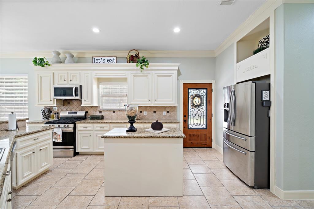 824 2 Magnolia Boulevard, New Caney, Texas 77357, 5 Bedrooms Bedrooms, 13 Rooms Rooms,3 BathroomsBathrooms,Single-family,For Sale,Magnolia,78848721