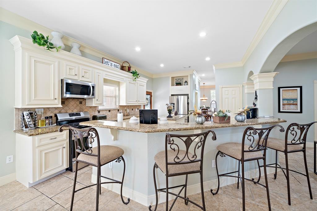 824 2 Magnolia Boulevard, New Caney, Texas 77357, 5 Bedrooms Bedrooms, 13 Rooms Rooms,3 BathroomsBathrooms,Single-family,For Sale,Magnolia,78848721