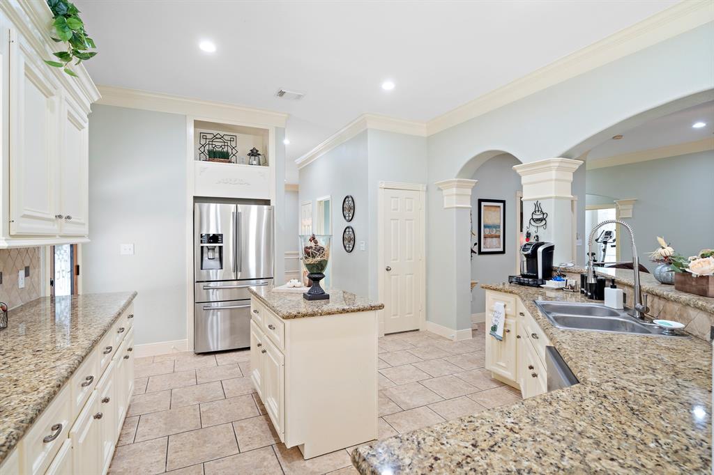 824 2 Magnolia Boulevard, New Caney, Texas 77357, 5 Bedrooms Bedrooms, 13 Rooms Rooms,3 BathroomsBathrooms,Single-family,For Sale,Magnolia,78848721