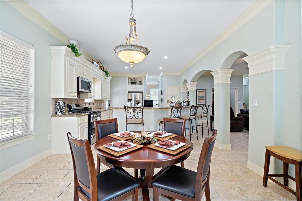 824 2 Magnolia Boulevard, New Caney, Texas 77357, 5 Bedrooms Bedrooms, 13 Rooms Rooms,3 BathroomsBathrooms,Single-family,For Sale,Magnolia,78848721