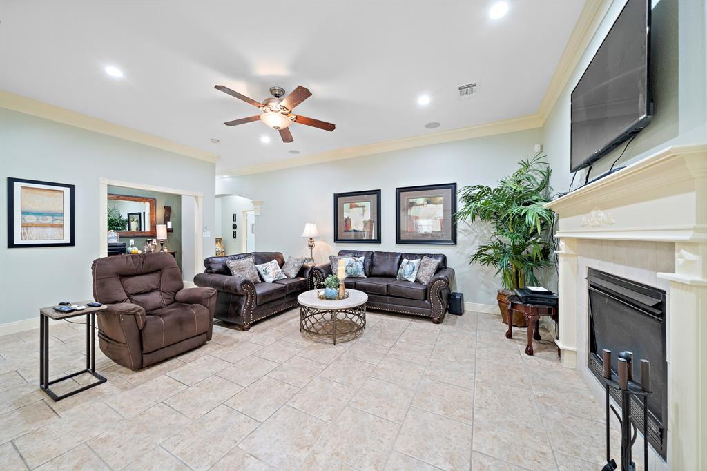 824 2 Magnolia Boulevard, New Caney, Texas 77357, 5 Bedrooms Bedrooms, 13 Rooms Rooms,3 BathroomsBathrooms,Single-family,For Sale,Magnolia,78848721