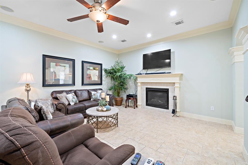 824 2 Magnolia Boulevard, New Caney, Texas 77357, 5 Bedrooms Bedrooms, 13 Rooms Rooms,3 BathroomsBathrooms,Single-family,For Sale,Magnolia,78848721