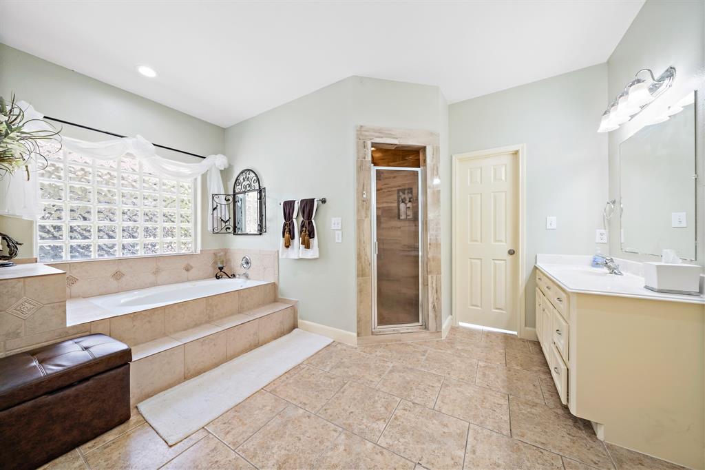 824 2 Magnolia Boulevard, New Caney, Texas 77357, 5 Bedrooms Bedrooms, 13 Rooms Rooms,3 BathroomsBathrooms,Single-family,For Sale,Magnolia,78848721