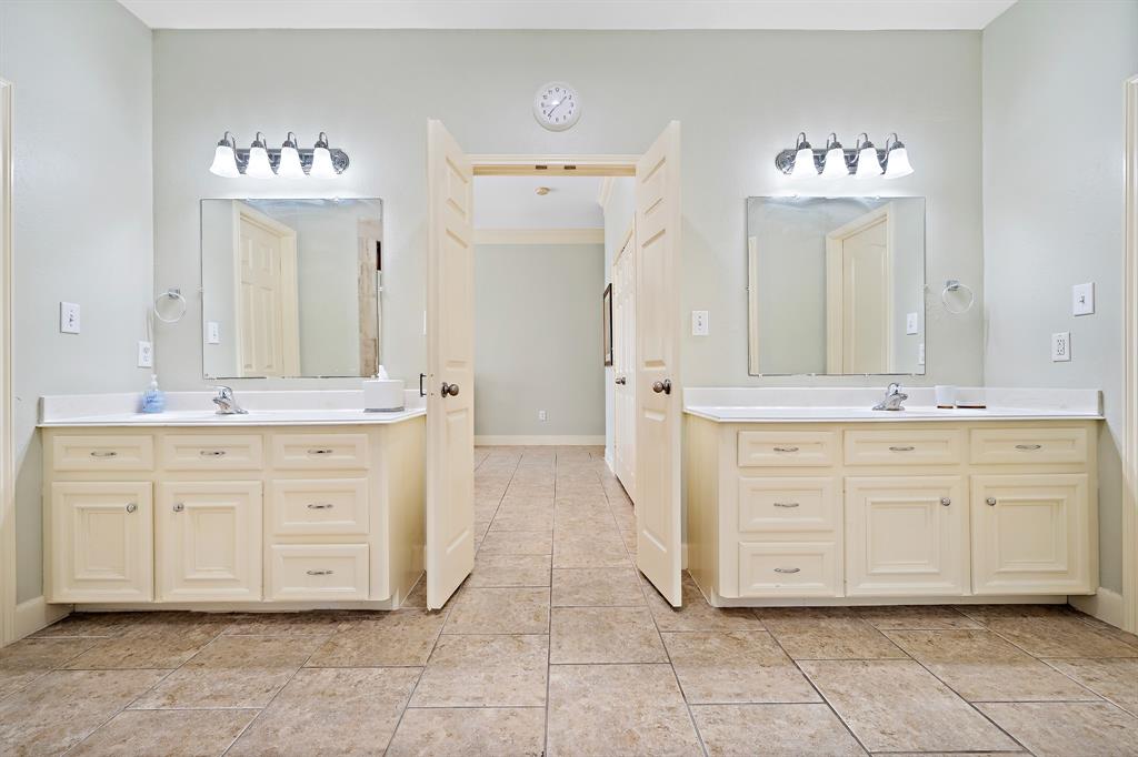 824 2 Magnolia Boulevard, New Caney, Texas 77357, 5 Bedrooms Bedrooms, 13 Rooms Rooms,3 BathroomsBathrooms,Single-family,For Sale,Magnolia,78848721