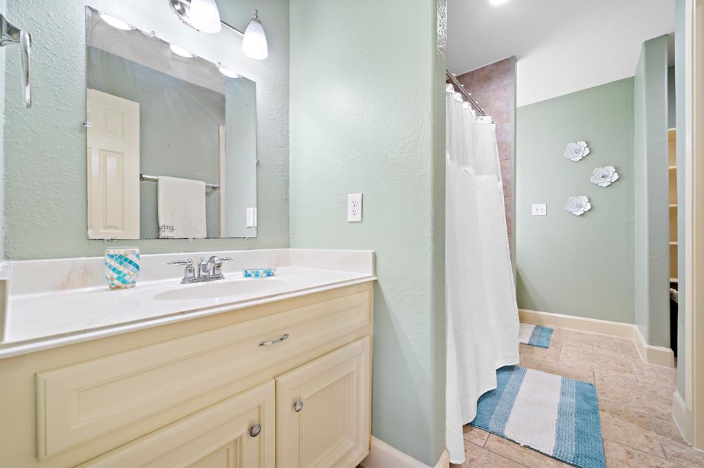 824 2 Magnolia Boulevard, New Caney, Texas 77357, 5 Bedrooms Bedrooms, 13 Rooms Rooms,3 BathroomsBathrooms,Single-family,For Sale,Magnolia,78848721