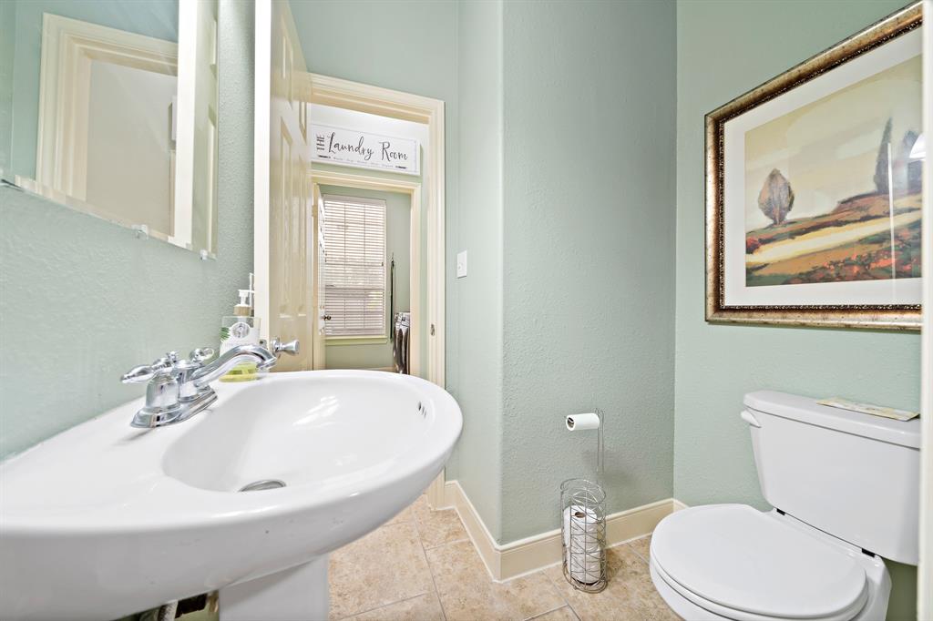 824 2 Magnolia Boulevard, New Caney, Texas 77357, 5 Bedrooms Bedrooms, 13 Rooms Rooms,3 BathroomsBathrooms,Single-family,For Sale,Magnolia,78848721