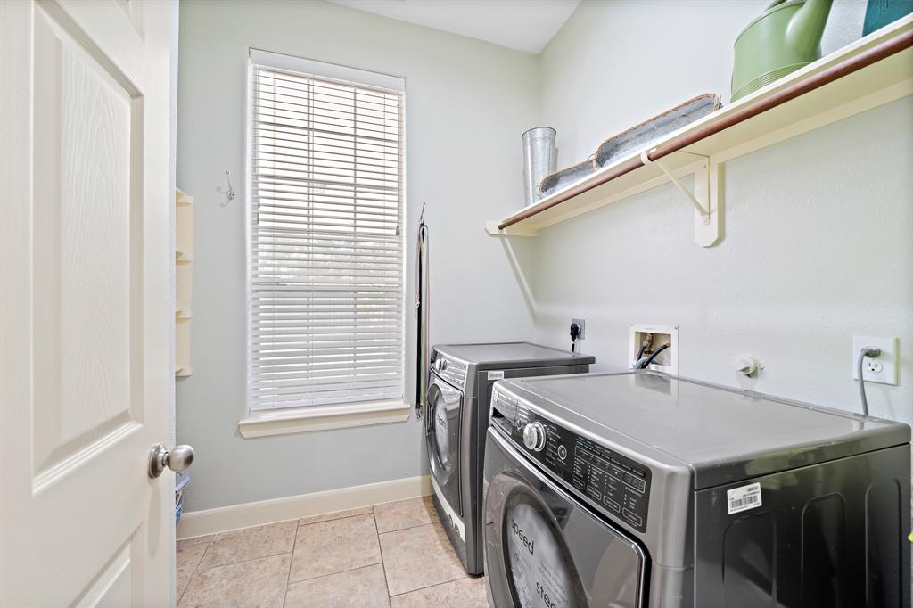 824 2 Magnolia Boulevard, New Caney, Texas 77357, 5 Bedrooms Bedrooms, 13 Rooms Rooms,3 BathroomsBathrooms,Single-family,For Sale,Magnolia,78848721