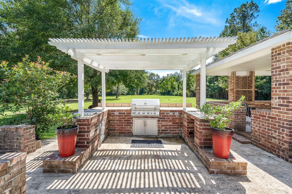 824 2 Magnolia Boulevard, New Caney, Texas 77357, 5 Bedrooms Bedrooms, 13 Rooms Rooms,3 BathroomsBathrooms,Single-family,For Sale,Magnolia,78848721