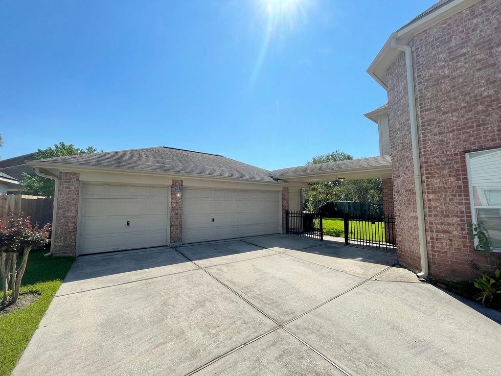 14106 2 Blisswood Drive, Houston, Texas 77044, 4 Bedrooms Bedrooms, 8 Rooms Rooms,2 BathroomsBathrooms,Single-family,For Sale,Blisswood,96879445