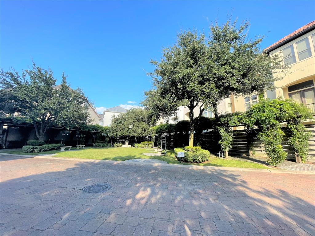 9614 3 Pemberton Trace, Houston, Texas 77025, 4 Bedrooms Bedrooms, 8 Rooms Rooms,3 BathroomsBathrooms,Single-family,For Sale,Pemberton,96521833