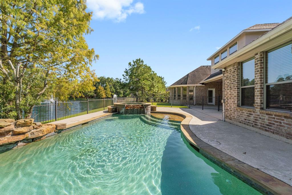 31226 2 Lakeview Bend Lane, Spring, Texas 77386, 4 Bedrooms Bedrooms, 11 Rooms Rooms,3 BathroomsBathrooms,Single-family,For Sale,Lakeview Bend,44450969