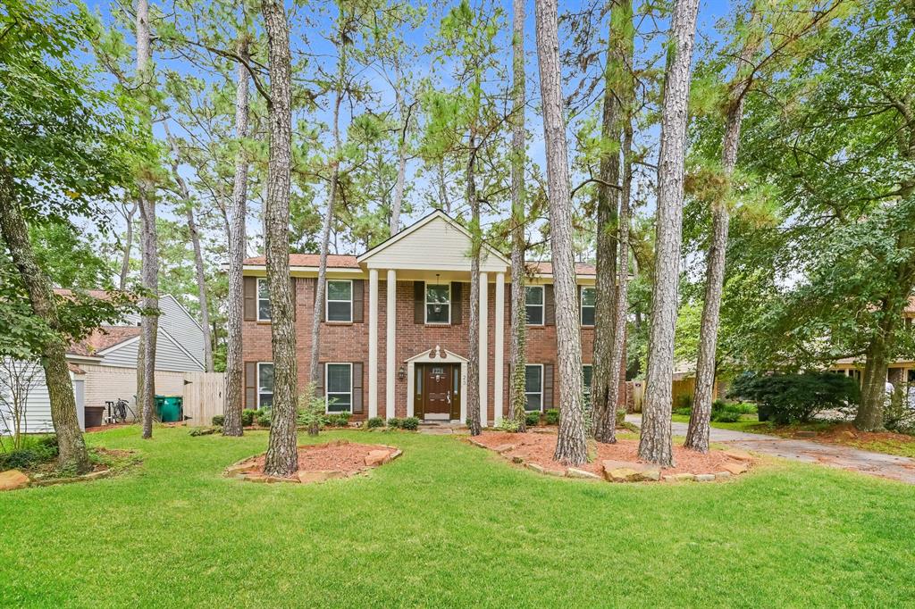 23 Sylvan Forest Drive Spring, Texas Adorable home ready for move in! This home offer 5 bedroom and 2.1 bathrooms located in beautiful place. In addition, this home features Wood floor , A modern kitchen with updated cabinets and offer plenty of counter space. Home has 2 car garage. This home won’t last long