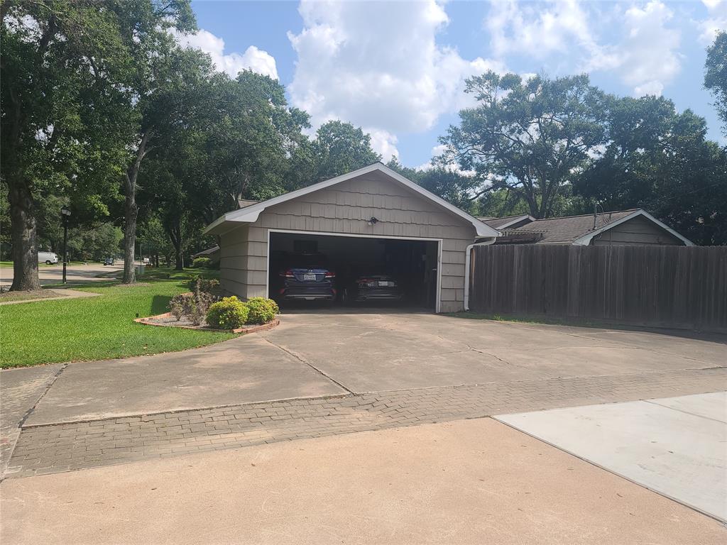 5667 1 Ella Lee Lane, Houston, Texas 77056, 3 Bedrooms Bedrooms, 9 Rooms Rooms,2 BathroomsBathrooms,Single-family,For Sale,Ella Lee,5412149