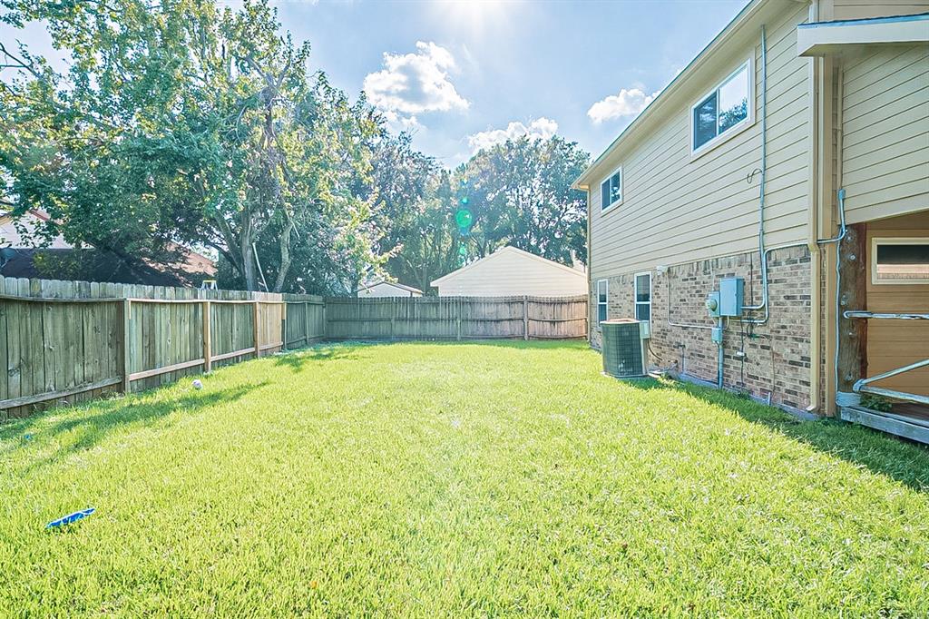 806 2 Oak Harbor Drive, Houston, Texas 77062, 3 Bedrooms Bedrooms, 3 Rooms Rooms,2 BathroomsBathrooms,Single-family,For Sale,Oak Harbor,12155299