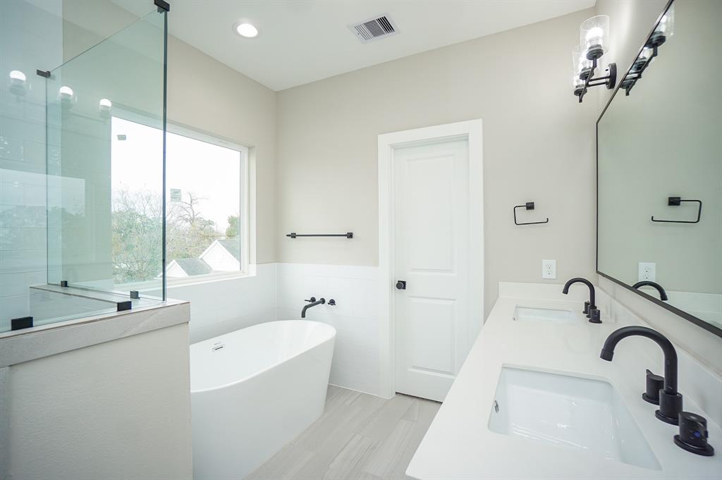 1439 3 25th Street, Houston, Texas 77008, 3 Bedrooms Bedrooms, 3 Rooms Rooms,3 BathroomsBathrooms,Single-family,For Sale,25th,86487249