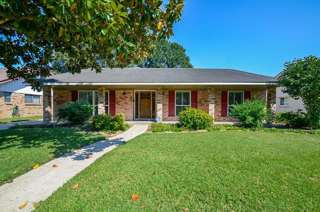 6110 1 Rutherglenn Drive, Houston, Texas 77096, 3 Bedrooms Bedrooms, 7 Rooms Rooms,2 BathroomsBathrooms,Single-family,For Sale,Rutherglenn,10863942