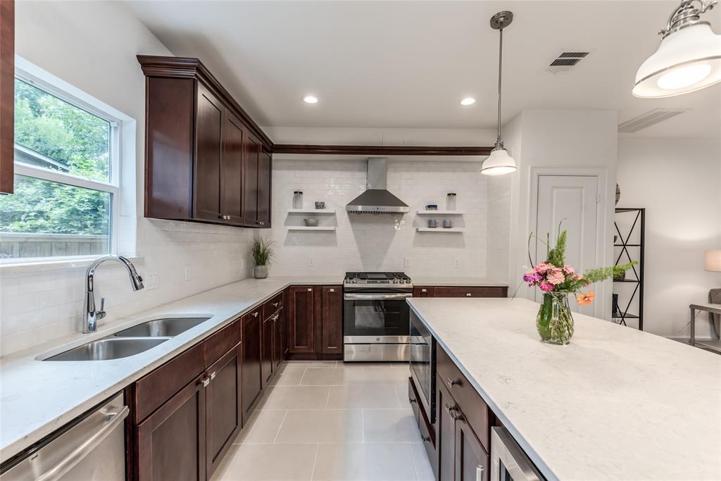 118 2 Sylvester Road, Houston, Texas 77009, 3 Bedrooms Bedrooms, 6 Rooms Rooms,2 BathroomsBathrooms,Single-family,For Sale,Sylvester,89228777