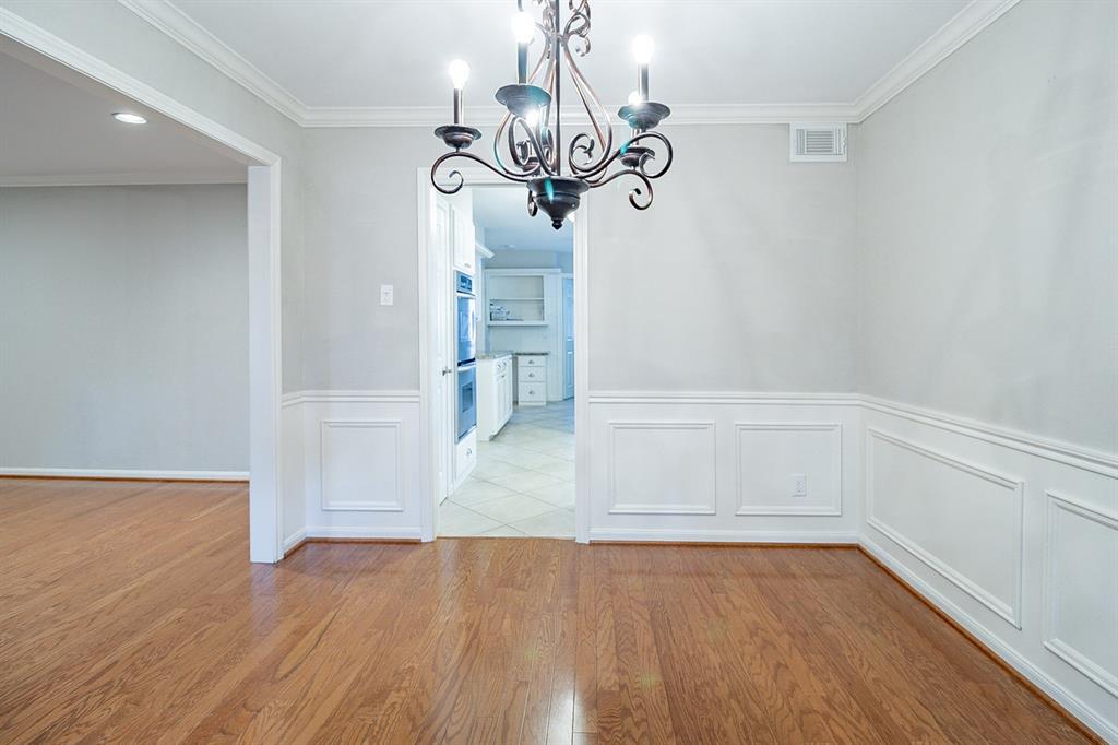 10043 1 Wickersham Lane, Houston, Texas 77042, 3 Bedrooms Bedrooms, 3 Rooms Rooms,2 BathroomsBathrooms,Single-family,For Sale,Wickersham,68106533