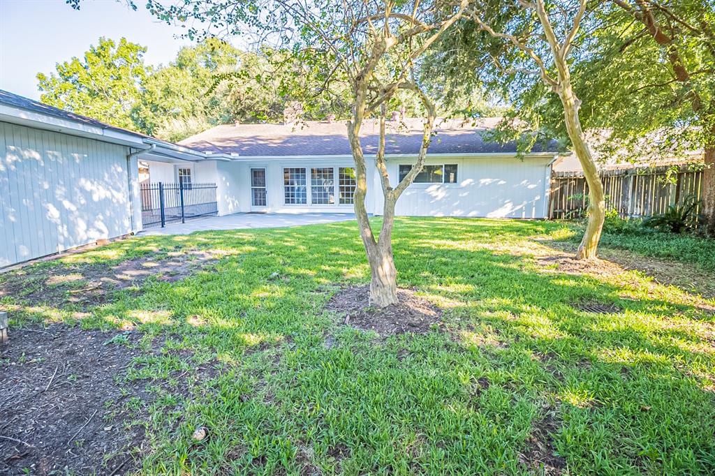 10043 1 Wickersham Lane, Houston, Texas 77042, 3 Bedrooms Bedrooms, 3 Rooms Rooms,2 BathroomsBathrooms,Single-family,For Sale,Wickersham,68106533