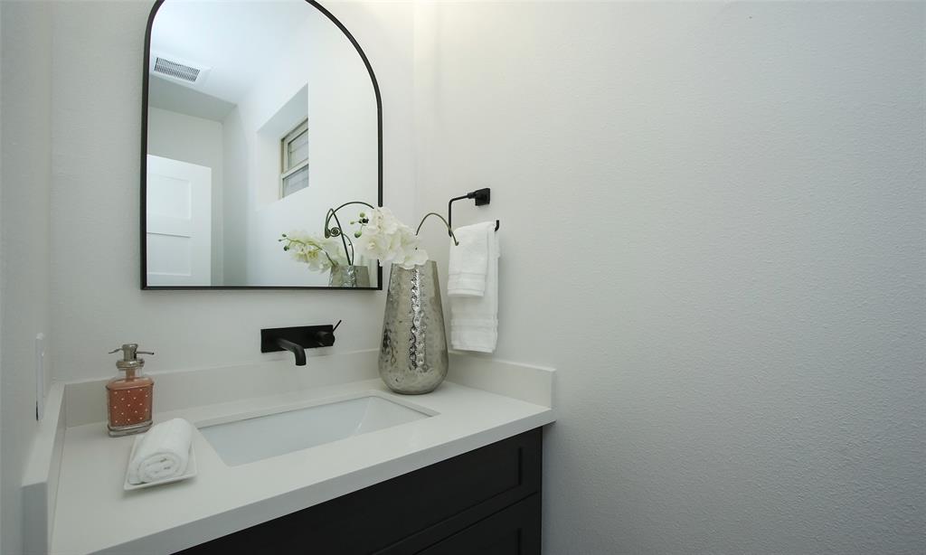 6741 2 Calhoun Road, Houston, Texas 77021, 3 Bedrooms Bedrooms, 10 Rooms Rooms,3 BathroomsBathrooms,Single-family,For Sale,Calhoun,60372580