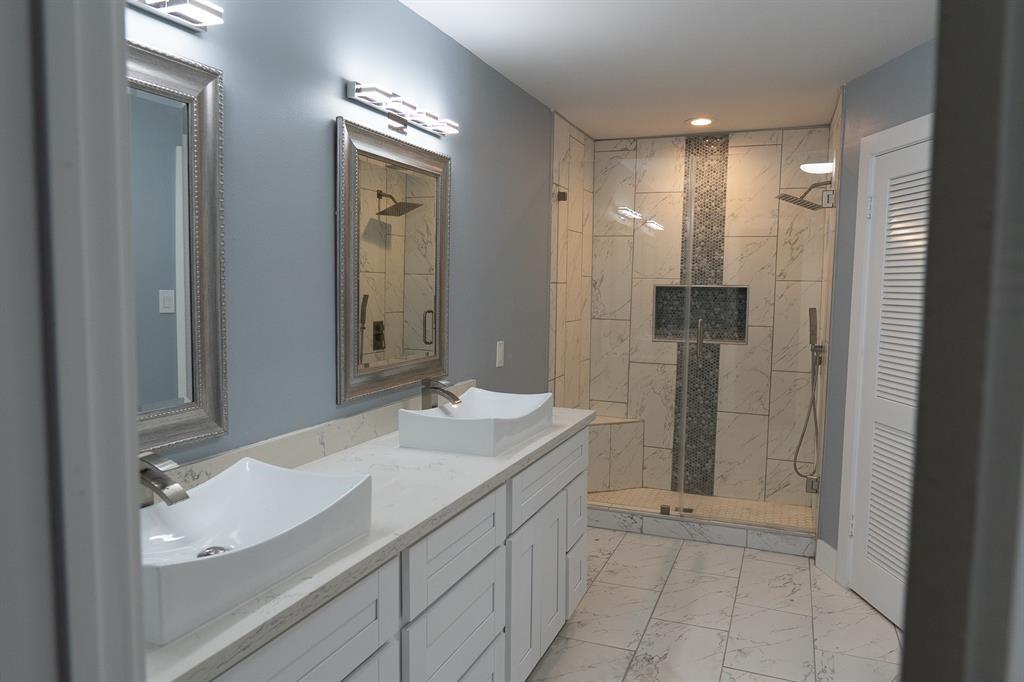 15730 2 Walkwood Drive, Houston, Texas 77079, 4 Bedrooms Bedrooms, 10 Rooms Rooms,2 BathroomsBathrooms,Single-family,For Sale,Walkwood,52649651