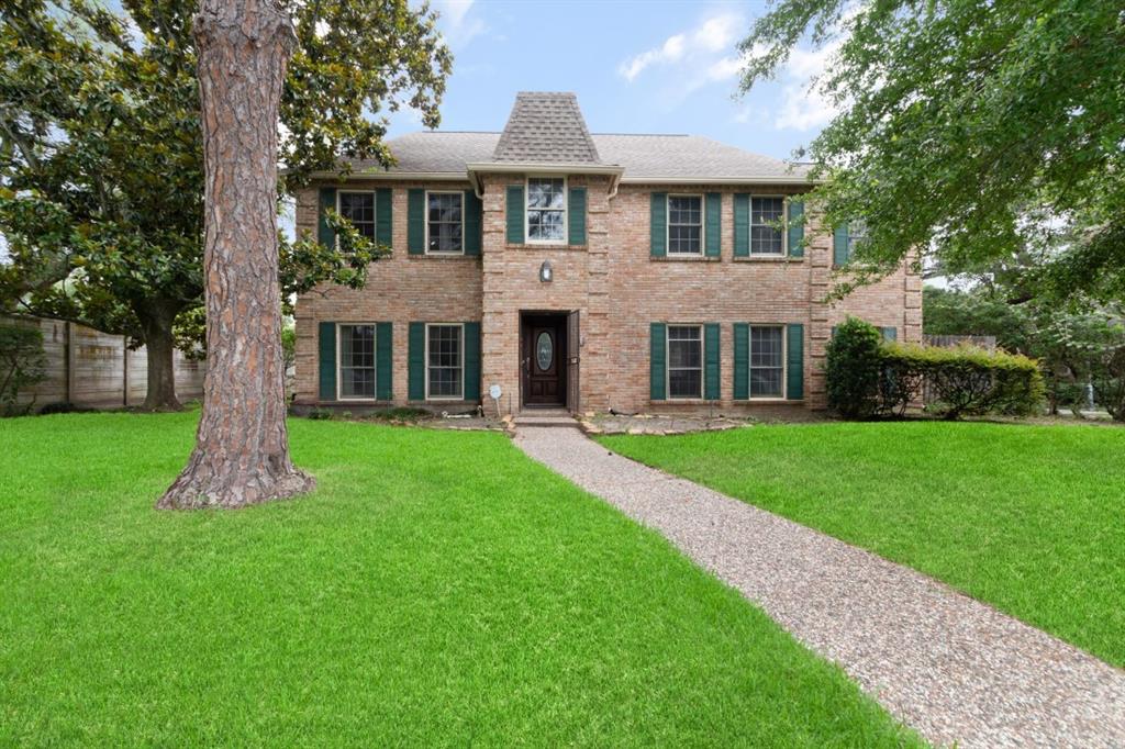 15730 2 Walkwood Drive, Houston, Texas 77079, 4 Bedrooms Bedrooms, 10 Rooms Rooms,2 BathroomsBathrooms,Single-family,For Sale,Walkwood,52649651