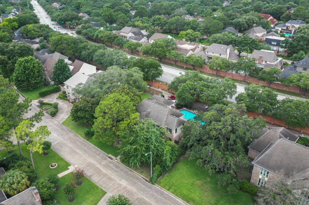 15730 2 Walkwood Drive, Houston, Texas 77079, 4 Bedrooms Bedrooms, 10 Rooms Rooms,2 BathroomsBathrooms,Single-family,For Sale,Walkwood,52649651