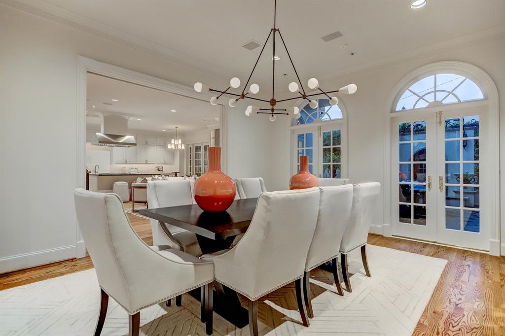 14 3 Eaton Square, Houston, Texas 77027, 3 Bedrooms Bedrooms, 10 Rooms Rooms,5 BathroomsBathrooms,Single-family,For Sale,Eaton,66322726