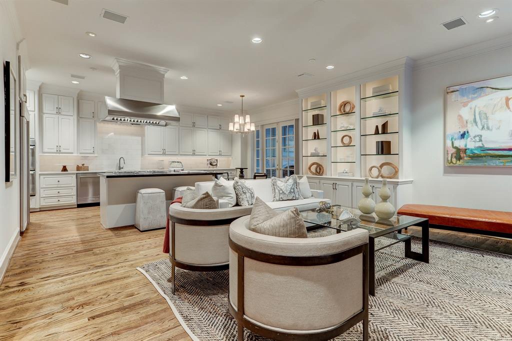 14 3 Eaton Square, Houston, Texas 77027, 3 Bedrooms Bedrooms, 10 Rooms Rooms,5 BathroomsBathrooms,Single-family,For Sale,Eaton,66322726