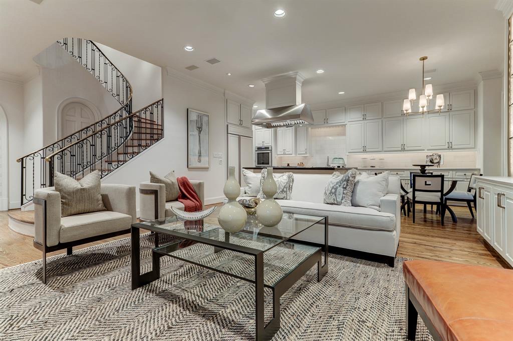 14 3 Eaton Square, Houston, Texas 77027, 3 Bedrooms Bedrooms, 10 Rooms Rooms,5 BathroomsBathrooms,Single-family,For Sale,Eaton,66322726