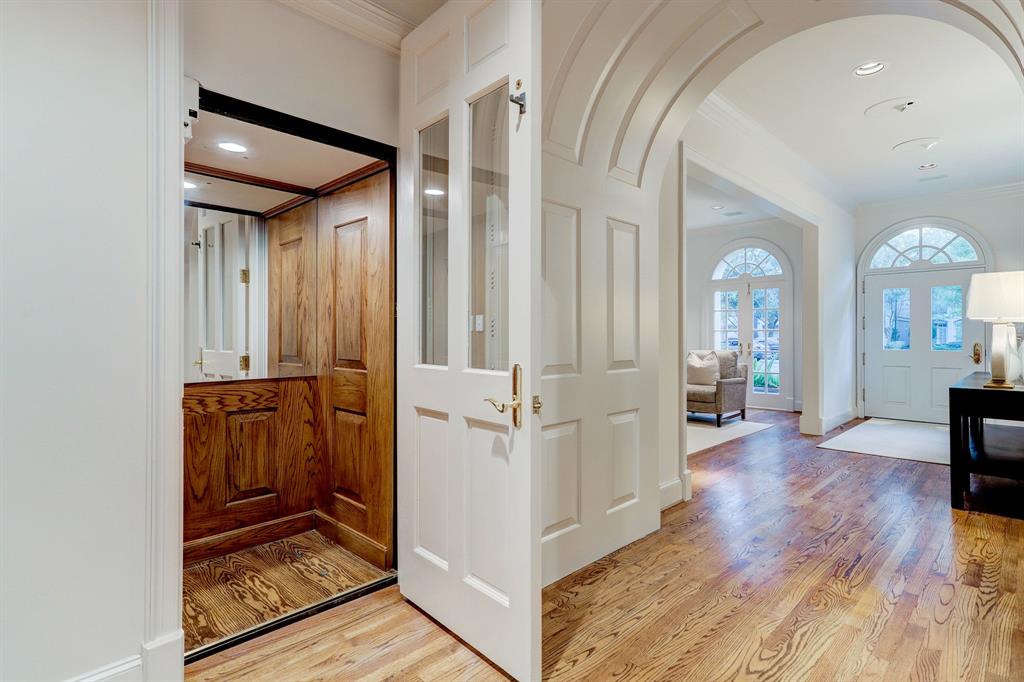 14 3 Eaton Square, Houston, Texas 77027, 3 Bedrooms Bedrooms, 10 Rooms Rooms,5 BathroomsBathrooms,Single-family,For Sale,Eaton,66322726
