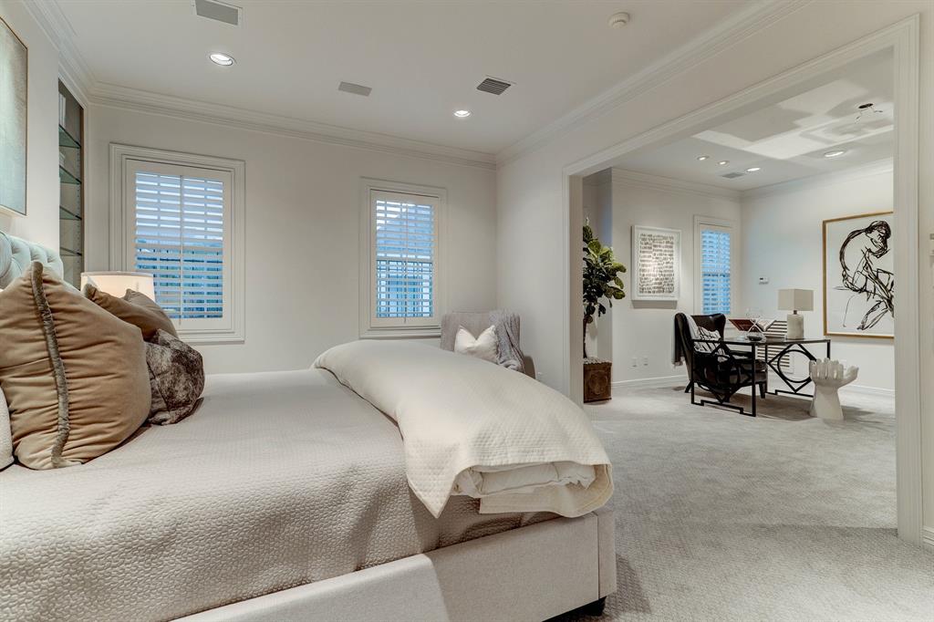 14 3 Eaton Square, Houston, Texas 77027, 3 Bedrooms Bedrooms, 10 Rooms Rooms,5 BathroomsBathrooms,Single-family,For Sale,Eaton,66322726