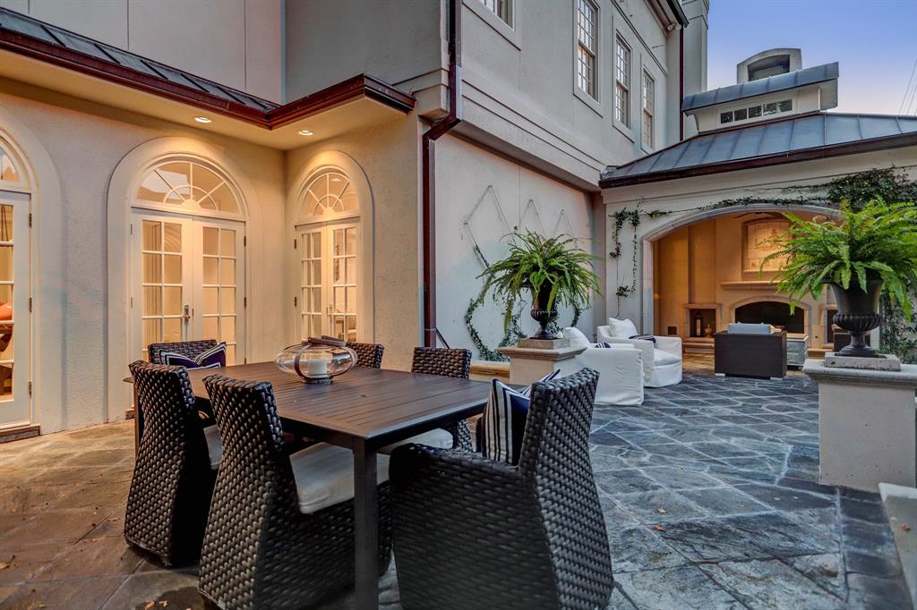 14 3 Eaton Square, Houston, Texas 77027, 3 Bedrooms Bedrooms, 10 Rooms Rooms,5 BathroomsBathrooms,Single-family,For Sale,Eaton,66322726