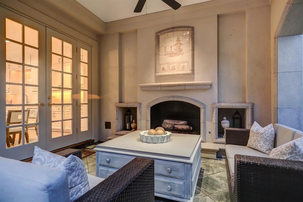 14 3 Eaton Square, Houston, Texas 77027, 3 Bedrooms Bedrooms, 10 Rooms Rooms,5 BathroomsBathrooms,Single-family,For Sale,Eaton,66322726