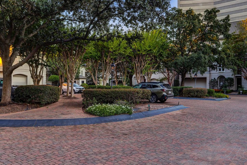 14 3 Eaton Square, Houston, Texas 77027, 3 Bedrooms Bedrooms, 10 Rooms Rooms,5 BathroomsBathrooms,Single-family,For Sale,Eaton,66322726