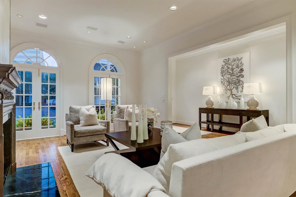14 3 Eaton Square, Houston, Texas 77027, 3 Bedrooms Bedrooms, 10 Rooms Rooms,5 BathroomsBathrooms,Single-family,For Sale,Eaton,66322726