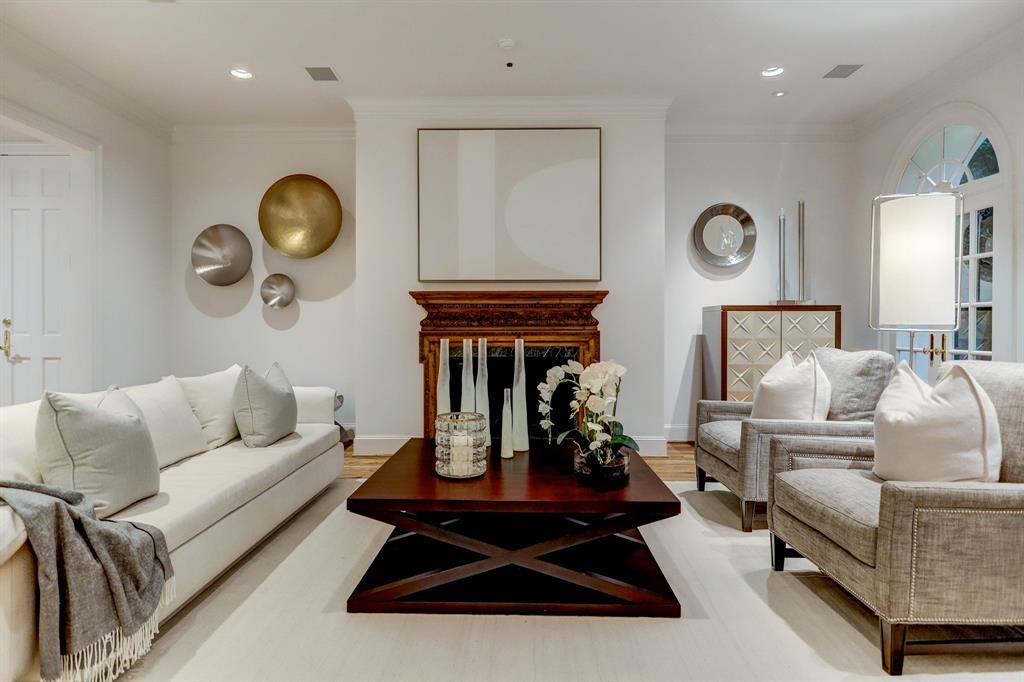 14 3 Eaton Square, Houston, Texas 77027, 3 Bedrooms Bedrooms, 10 Rooms Rooms,5 BathroomsBathrooms,Single-family,For Sale,Eaton,66322726